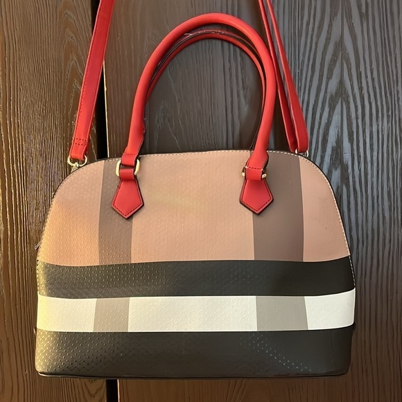 No Brand red bow purse. Black, tan, white, gray and beige design. Straps detach. - Picture 4 of 11